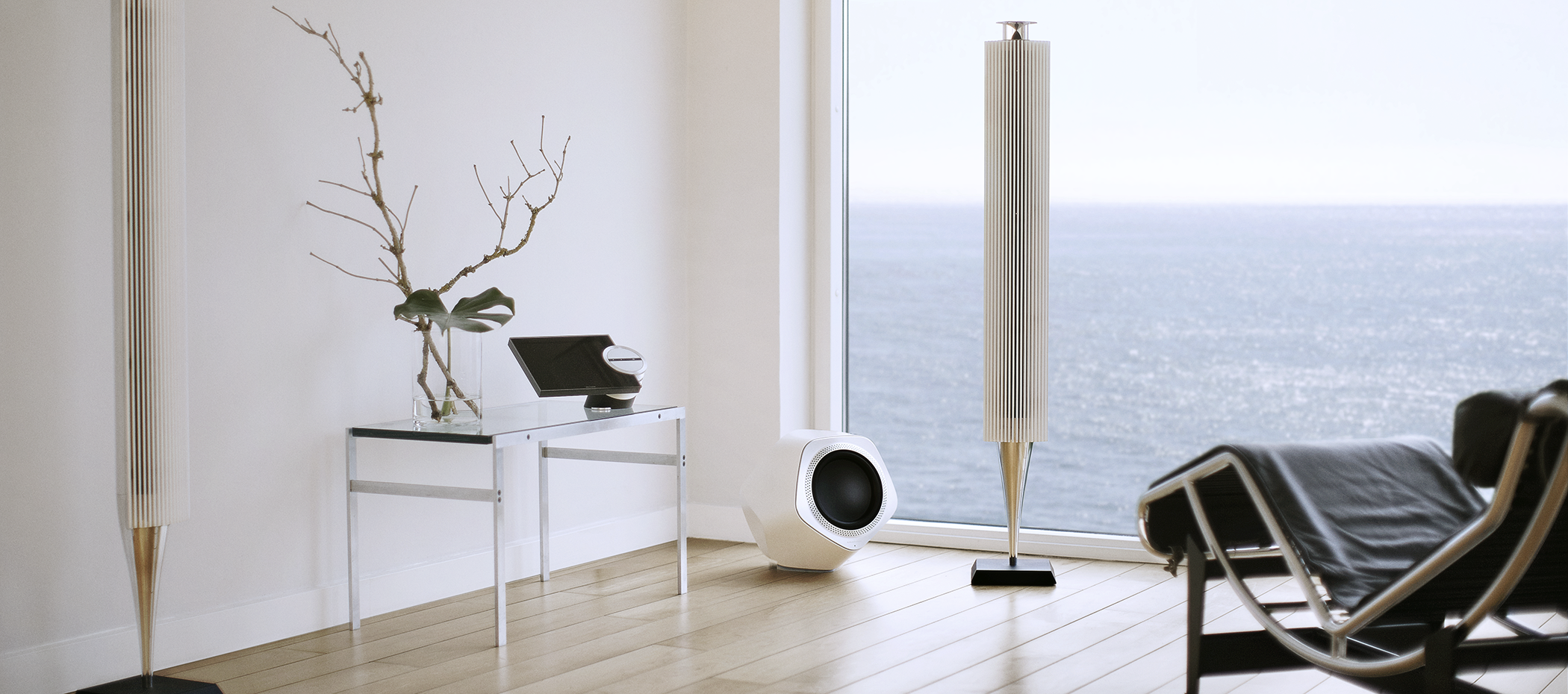 Bang & Olufsen Beolab 19 Lifestyle picture with Beolab 18